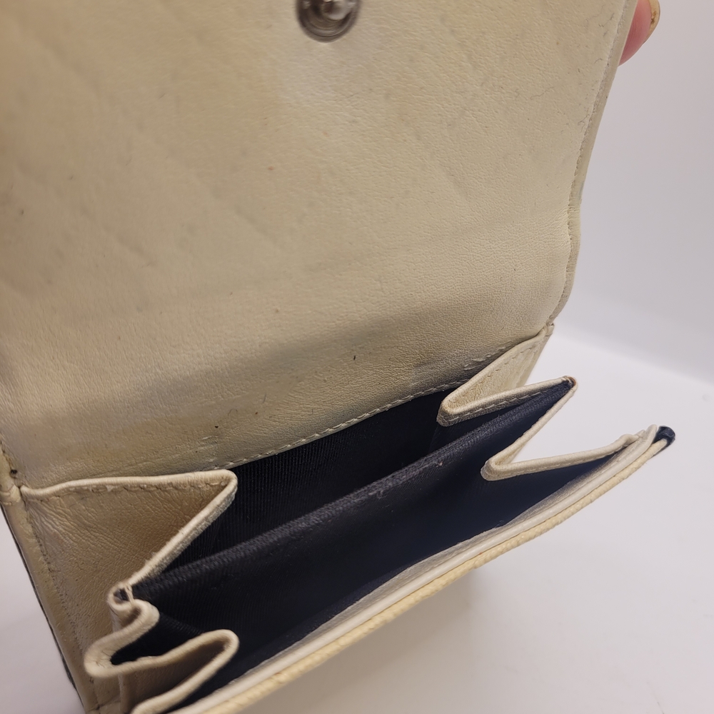 Chanel Cream CC Caviar Leather Wallet - Picture 4 of 9